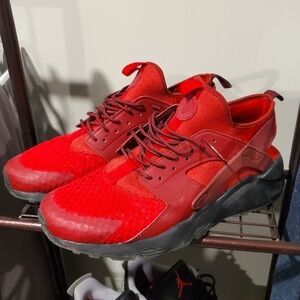 Nike Hurauche Triple Red Ultra - Size 10 men's
